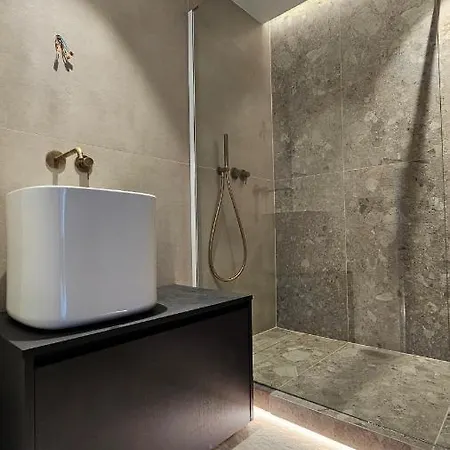 Banane 3 Pieces Renove Equipe Au Coeur De - Garage Prive Apartment Cannes