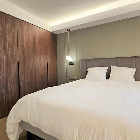 Banane 3 Pieces Renove Equipe Au Coeur De - Garage Prive Cannes